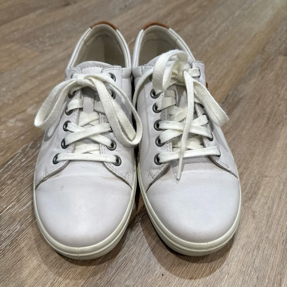 Ecco Soft 7 Size 38 White Sneakers Classic Low-Top Design